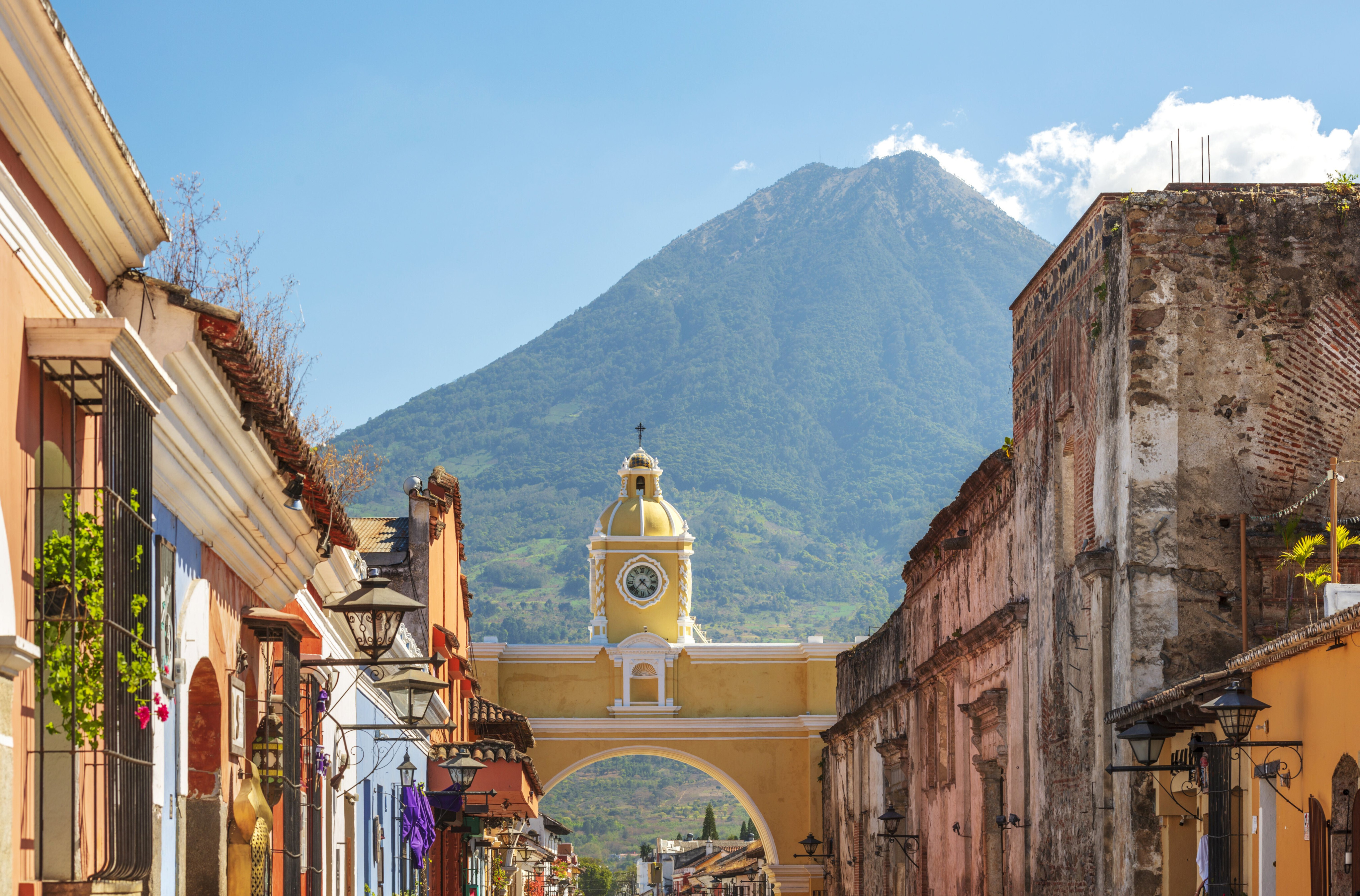 antigua-stadt_b_adobestock_216297471_43DVIOBHE1A0.jpg